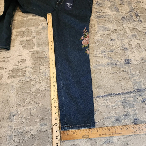 NWT Charter Club Floral Embroidered Bristol Ankle Jeans Tummy Slimming Size 10 - Picture 10 of 16